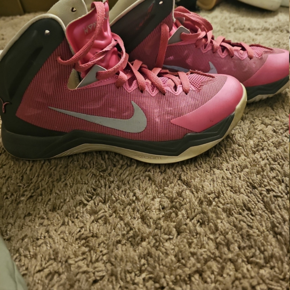 Women's Nike breast cancer issue size 9.5 low top basketball shoes
